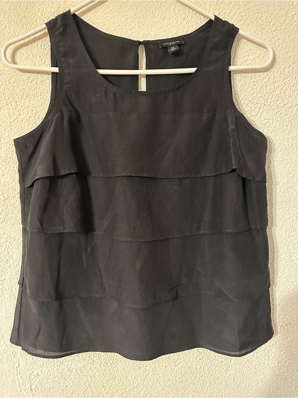 Ann Taylor Sleeveless Top Women Black Silk Blend Overlay Buttoned Keyhole SizeXS